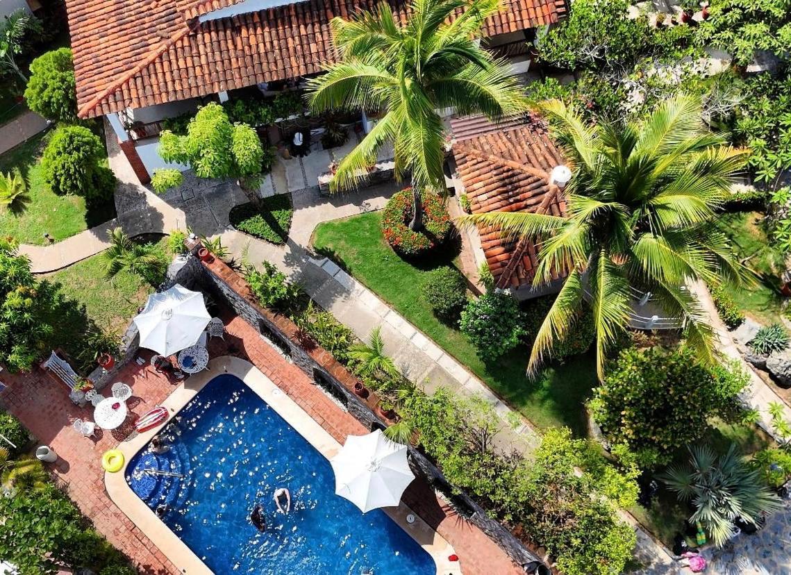 Hotel Villas Ema Zihuatanejo Exterior foto